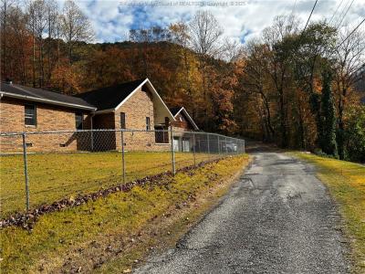 133 Celestial Way, Whitman, Virgínia Ocidental 25601, Estados Unidos