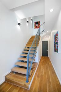 511 Memorial Heights Drive, Houston, Texas 77007