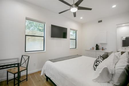 511 Memorial Heights Drive, Houston, Texas 77007