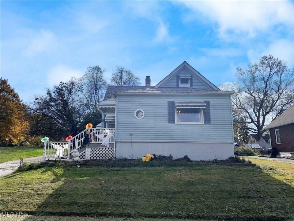 469 Devitt Avenue, Campbell, Ohio 44405, USA
