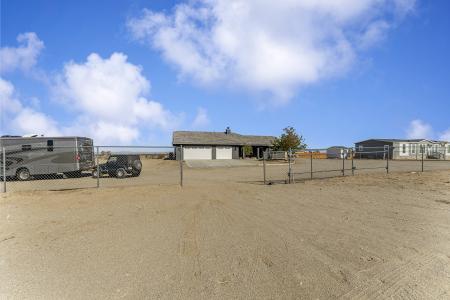 2700 Olivera Rd, Pinon Hills, California 92371, Estados Unidos