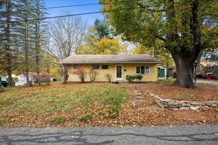 2 Sunset Ln, Spencer, Massachusetts 01562, Stati Uniti