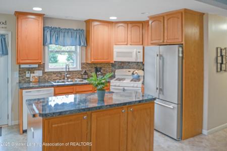 51 Shirlee Avenue, Ionia, Michigan 48846, HOA KỲ