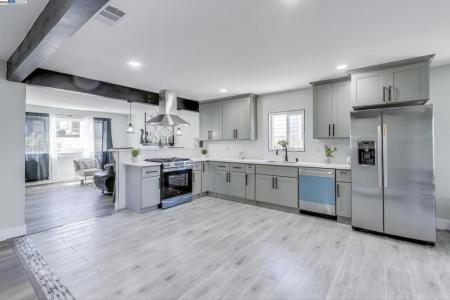 2131 Pomona Ave, Martinez, California 94553, USA