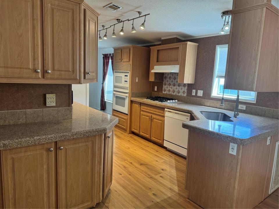 21861 NW 2nd Ct, Pembroke Pines, Floryda 33029, USA