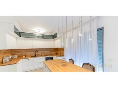 Rruga e Elbasanit, Tirana, Албания