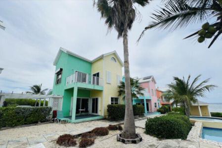 3, EAST END PARADISE VILLAS. 3 BED, 3 BATH + DEN WITH PRIVATE BEACH, East End, Grand Cayman, Cayman Islands