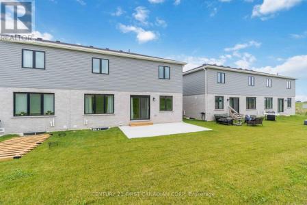 450 MAIN STREET, Plympton-wyoming (plympton Wyoming), Ontario N0N 1T0, Canada