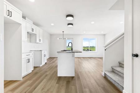 74 KOOTENAY WAY, Steinbach, Manitoba R5G 2Y1, Canadá