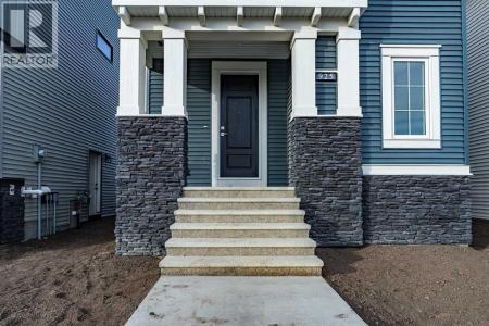 925 REYNOLDS LANE SOUTHWEST, Airdrie, Alberta T4B 5L7, Canada