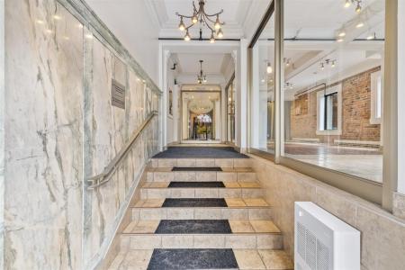 3465  Ch. de la Côte-des-Neiges, Montréal (Ville-Marie), Quebec H3H 1T7, Kanada