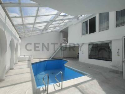 Urbanización 1 y 2  en Cumbaya S/N, Quito, Pichincha 00001, Ecuador