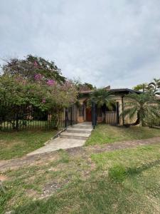 Capitán Aparicio Figari 1410, Lambaré, Central 12345, Paraguay