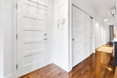 3521 Rue St-Dominique, Montréal (Le Plateau-Mont-Royal), Quebec H2X 2X5, Kanada