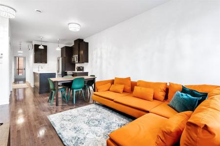 3521 Rue St-Dominique, Montréal (Le Plateau-Mont-Royal), Quebec H2X 2X5, Kanada