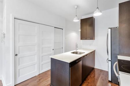 3521 Rue St-Dominique, Montréal (Le Plateau-Mont-Royal), Quebec H2X 2X5, Kanada