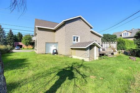 47  Rue de la Frontière O., Rivière-Bleue, Квебек G0L 2B0, Канада