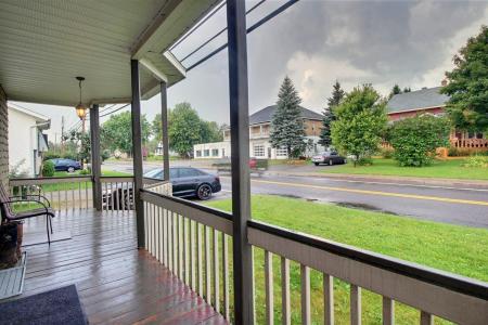 47  Rue de la Frontière O., Rivière-Bleue, Квебек G0L 2B0, Канада