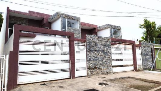 Calle 172 Se vende Town House en gris en la Urbanzacion La Coromoto, San Francisco, Zulia 4004, ונצואלה