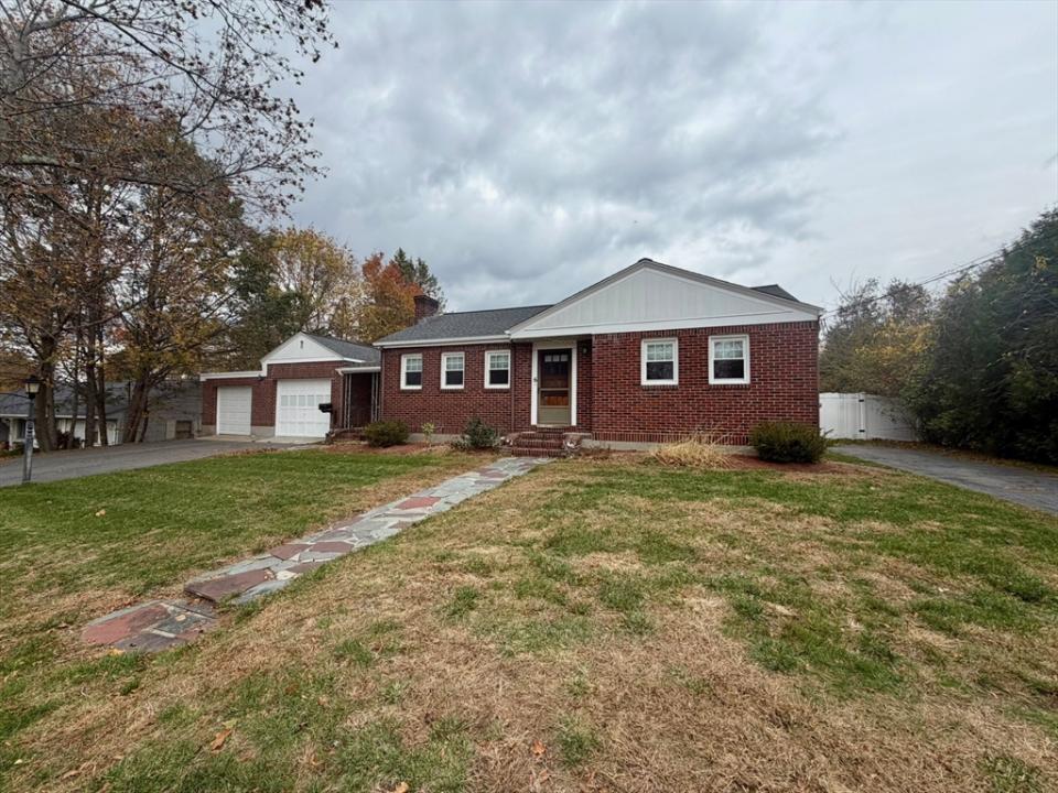 6 Vineyard Ave, Clinton, マサチューセッツ 01510, アメリカ合衆国