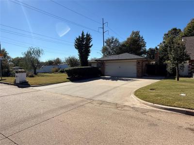 417 S Bouziden Drive, Moore, オクラホマ 73160, アメリカ合衆国