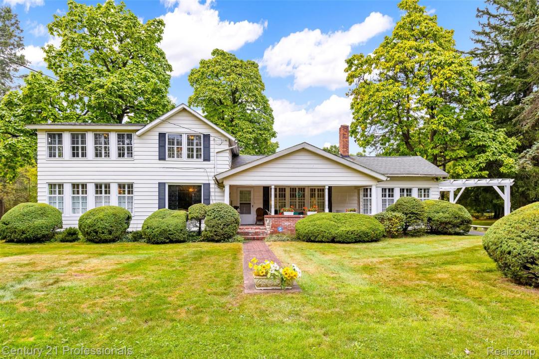 8051 Bridge Lake Road, Clarkston, Michigan 48348