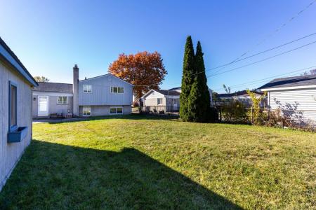 13663 Riverwood, Sterling Heights, Michigan 48312, USA