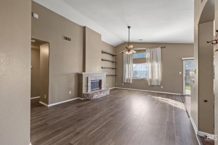 7401 Cupio Street, Bakersfield, קליפורניה 93313, ארצות הברית של אמריקה 