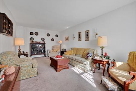 1334 W Wyomissing Ct #Q, West Lawn, Pennsylvania 19609
