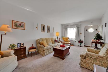 1334 W Wyomissing Ct #Q, West Lawn, Pennsylvania 19609