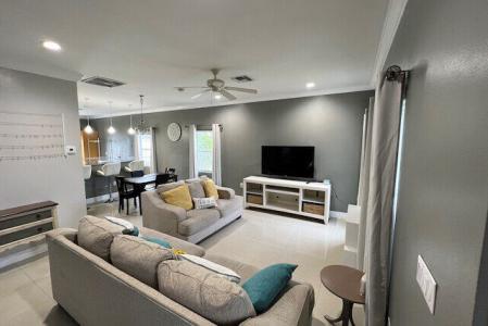 3 BEDROOM HOME PLUS STUDIO - MIDLAND ACRES, Breakers, Grand Cayman, Iles Caïmans
