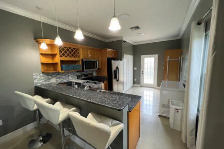 3 BEDROOM HOME PLUS STUDIO - MIDLAND ACRES, Breakers, Grand Cayman, Iles Caïmans
