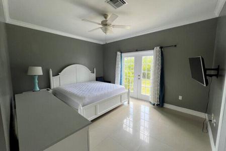 3 BEDROOM HOME PLUS STUDIO - MIDLAND ACRES, Breakers, Grand Cayman, Iles Caïmans