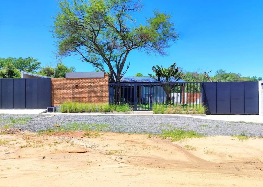 calle sin nombre, esquina , San Bernardino, Cordillera 00001, Paraguay