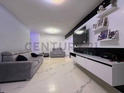 ppal edif santa sofia, Caracas, Miranda 00001, Venezuela