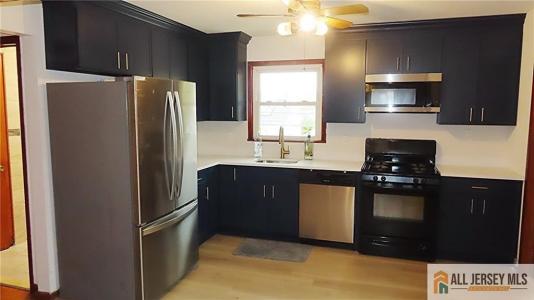 649 Inman Avenue 2, Colonia, 紐澤西州 07067, 美國