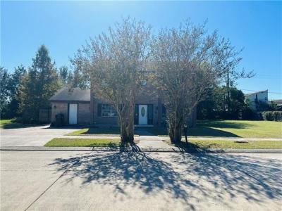 52 CAROLYN Court, Chalmette, Louisiana 70032