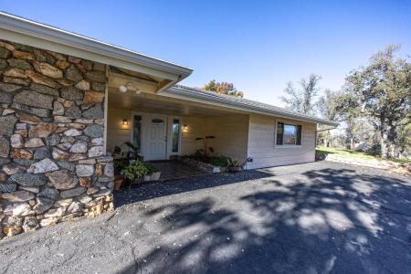 41443 Roaring River Court, Coarsegold, California 93614
