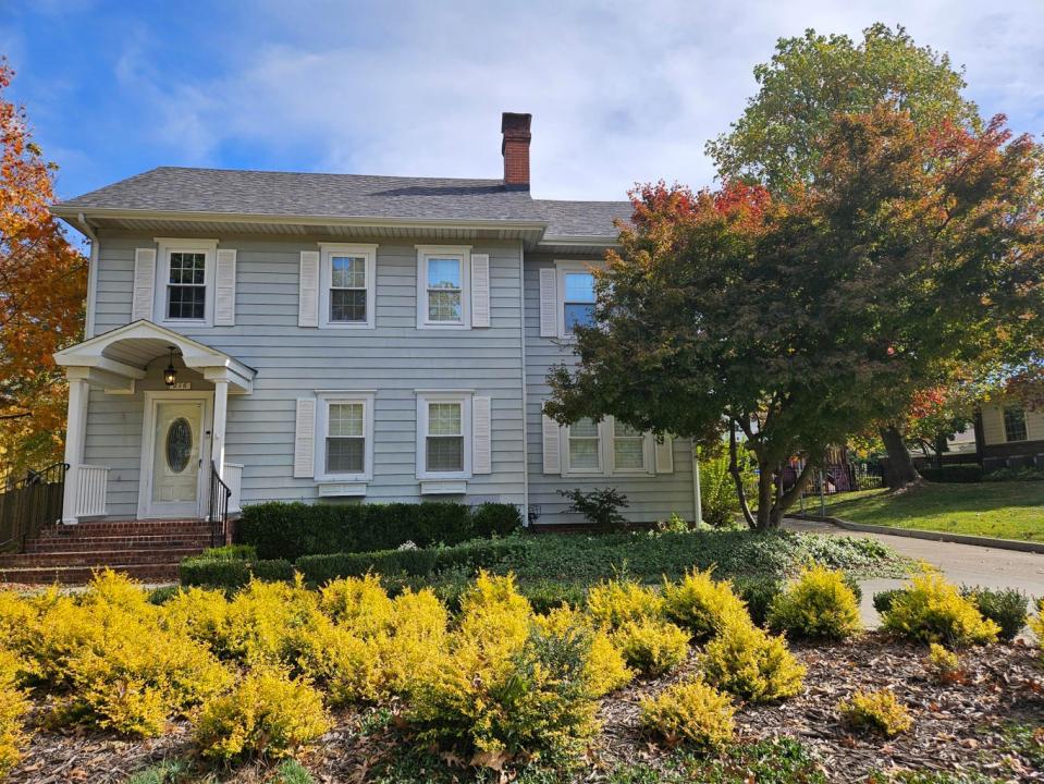 216 South Elliott Avenue, Aurora, Missouri 65605