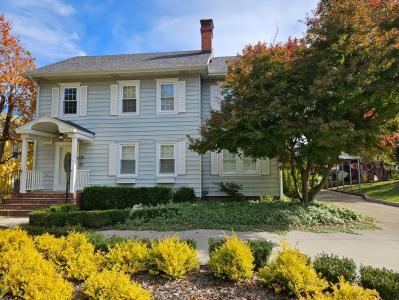 216 South Elliott Avenue, Aurora, Missouri 65605