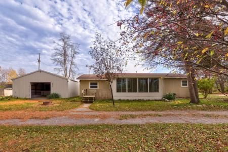 5675 Oak, Vassar, Michigan 48768, USA