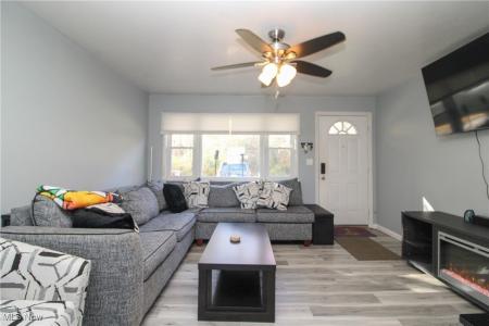 325 N Yorkshire, Austintown, 오하이오 44515, 미국