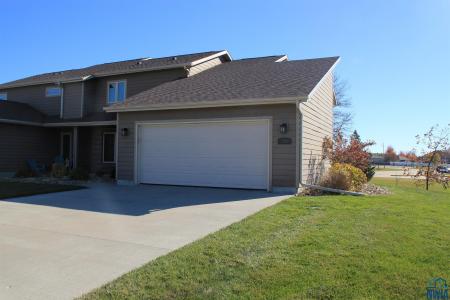 200 Prairie Bluff Drive, Sergeant Bluff, Iowa 51054