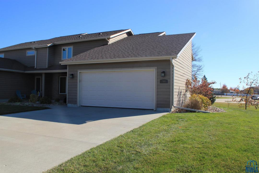 200 Prairie Bluff Drive, Sergeant Bluff, Iowa 51054