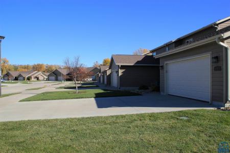 200 Prairie Bluff Drive, Sergeant Bluff, Iowa 51054