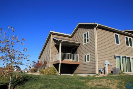 200 Prairie Bluff Drive, Sergeant Bluff, Iowa 51054