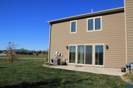 200 Prairie Bluff Drive, Sergeant Bluff, Iowa 51054