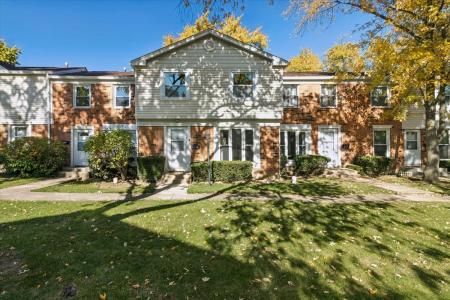 2074 Essex Court , 2074, Streamwood, Illinois 60107, USA
