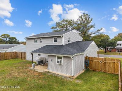 145 White Oak Boulevard, Jacksonville, Karolina Północna 28546, USA