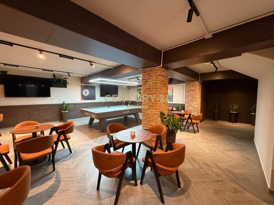 Gjimnazi Petro Nini Luarasi |##| Tirana e Re, Tirana, Arnavutluk